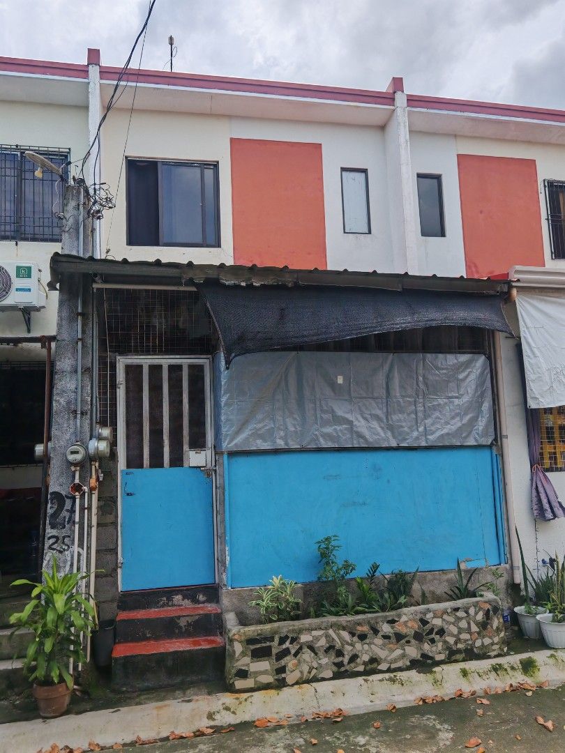 Townhouse for Sale (Category: House & Lot) located in Makati City. Submitted by erine.dipity (Listing ID 1463640624, Image 2). Description: 🏡 RUSH PAG-IBIG HOUSE PASALO — ₱650,000 CASH OUT!!! 🏡 Looking for an affordable 2-storey house? Eto na yun! ❤️ ✨ HOUSE DETAILS: 🏠 2-Storey House 📐 36 sqm × 42 sqm 🛏️ 2 Bedrooms 🚿 1 Toilet & Bath 🚪 Extended & Gated Front House 🔨 With house improvements & enhancements 💰 ₱650,000 CASH OUT 📆 8 YEARS PAI