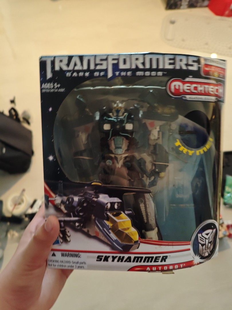 Transformers (Category: Toy Figures) located in Singapore. Submitted by beanssssssssssssss (Listing ID 1463669584, Image 2). Description: prime- 65 skyhammer-100 decepticon limited edition- 180 each(2pcs available).