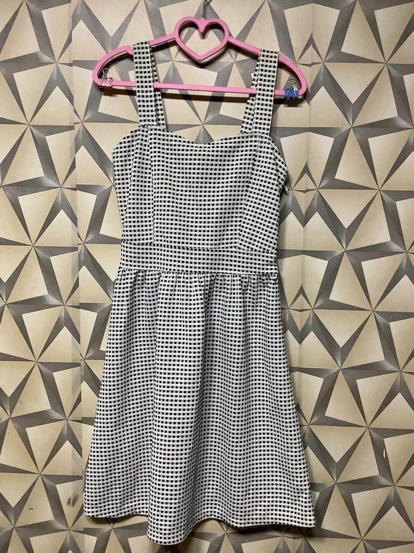 Trendyol Gingham Skater Dress (Category: Dresses) located in Quezon City. Submitted by lovedbyerara (Listing ID 1463691571, Image 1). Description: Pattern: Gingham / Checkered Color: Black and White Neckline: Sweetheart / Square Neck Length: Mini Style: Skater / Fit and Flare.