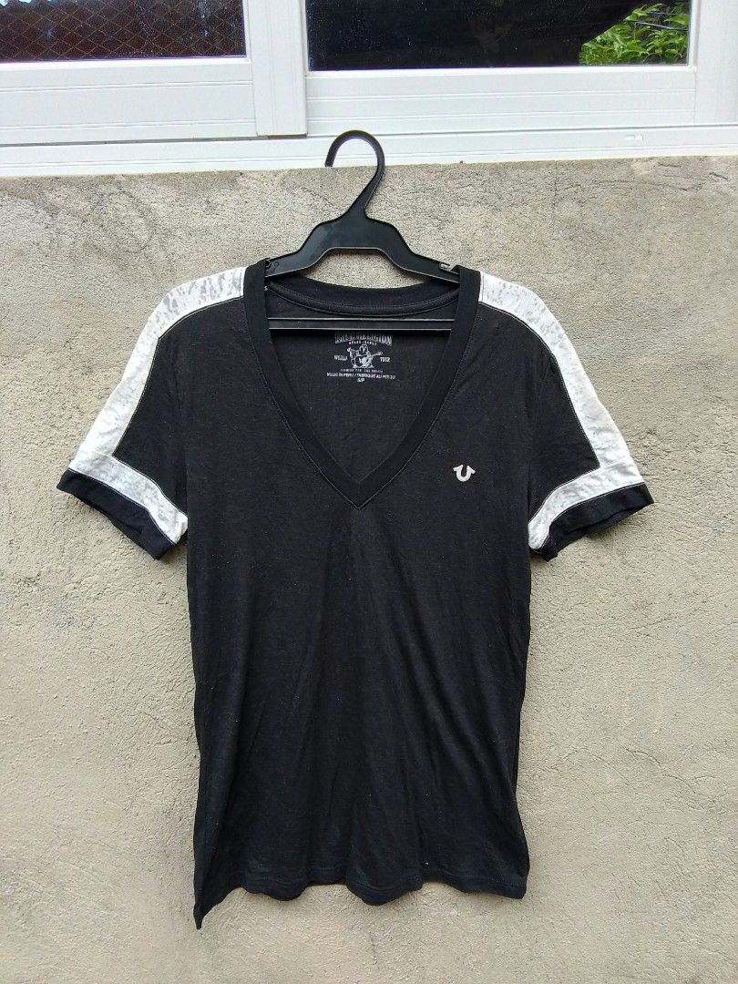 True Religion 2 tone Vneck Shirt (Category: Shirts) located in Manila. Submitted by triftedrhos (Listing ID 1463678868, Image 1). Description: vneck Shirt small on. tag ready to wear no issue excellent condition.