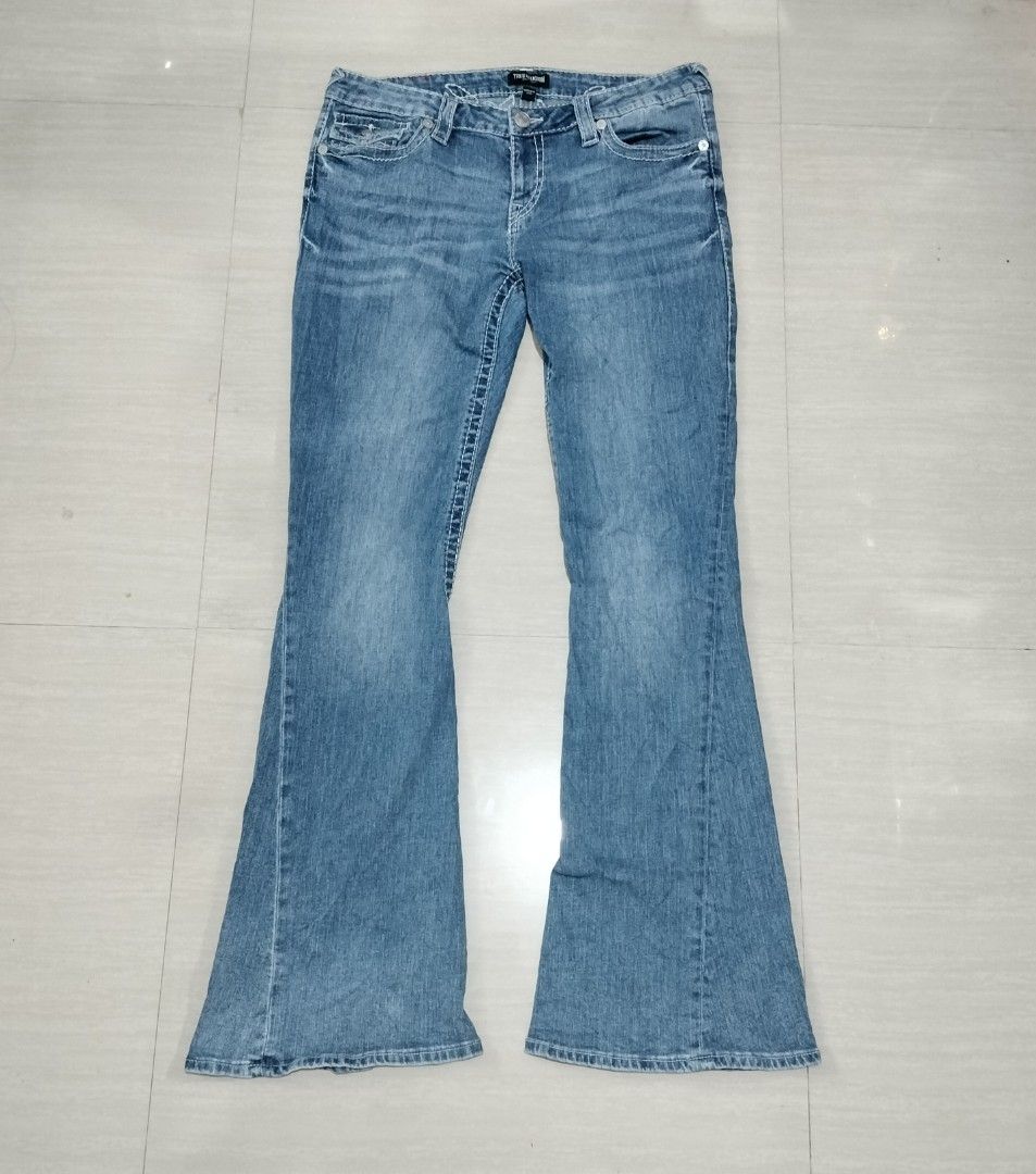TRUE RELIGION HORSESHOE WING FLARED JEANS (Category: Jeans) located in Sariaya. Submitted by social_animalz (Listing ID 1463641461, Image 1). Description: waist: 32-33 actual measurements length: 41 inches leg opening: 11 inches shipping fee is not included.