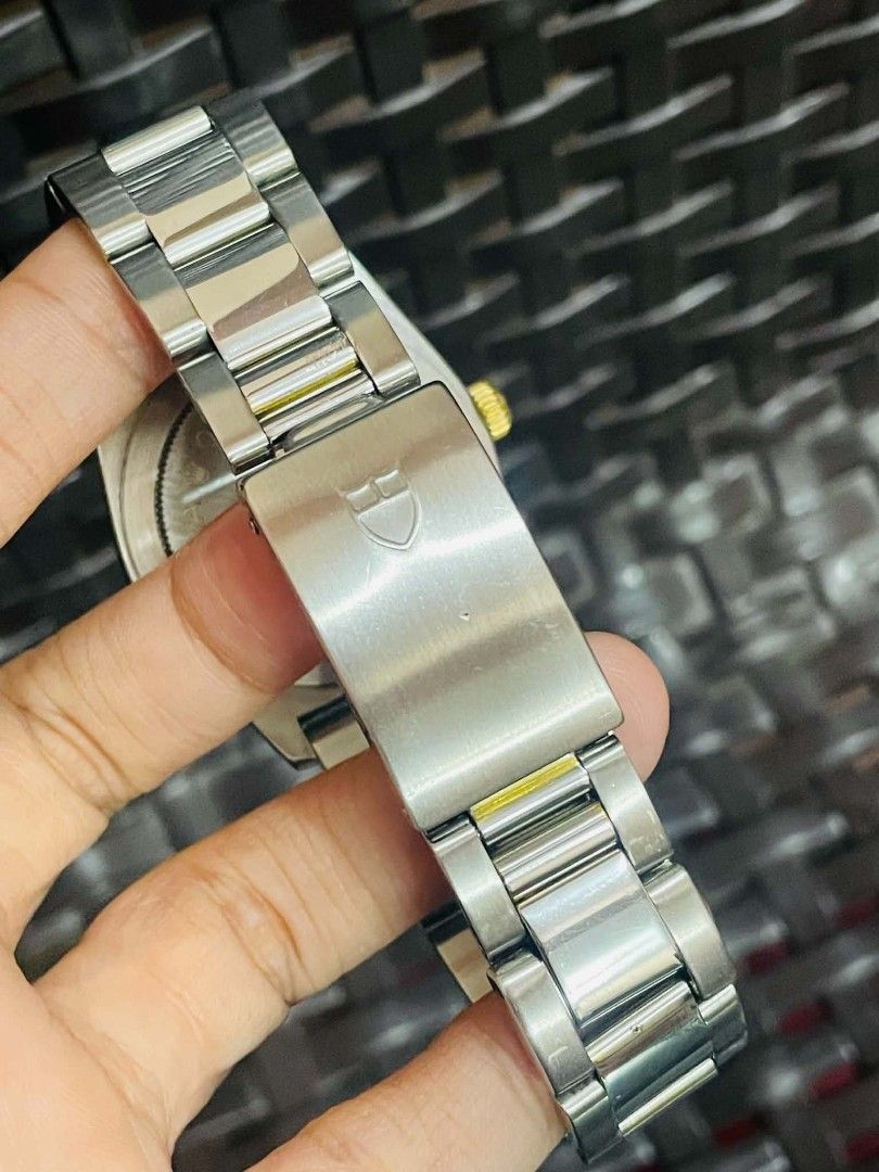 Tudor Prince Quartz Oysterdate 34mm (Category: Luxury Watches) located in Manila. Submitted by august.2 (Listing ID 1463706459, Image 3). Description: Tudor Prince Quartz Oysterdate 34mm size Fits 7" wrist or smaller Keeps time Watch only!!.