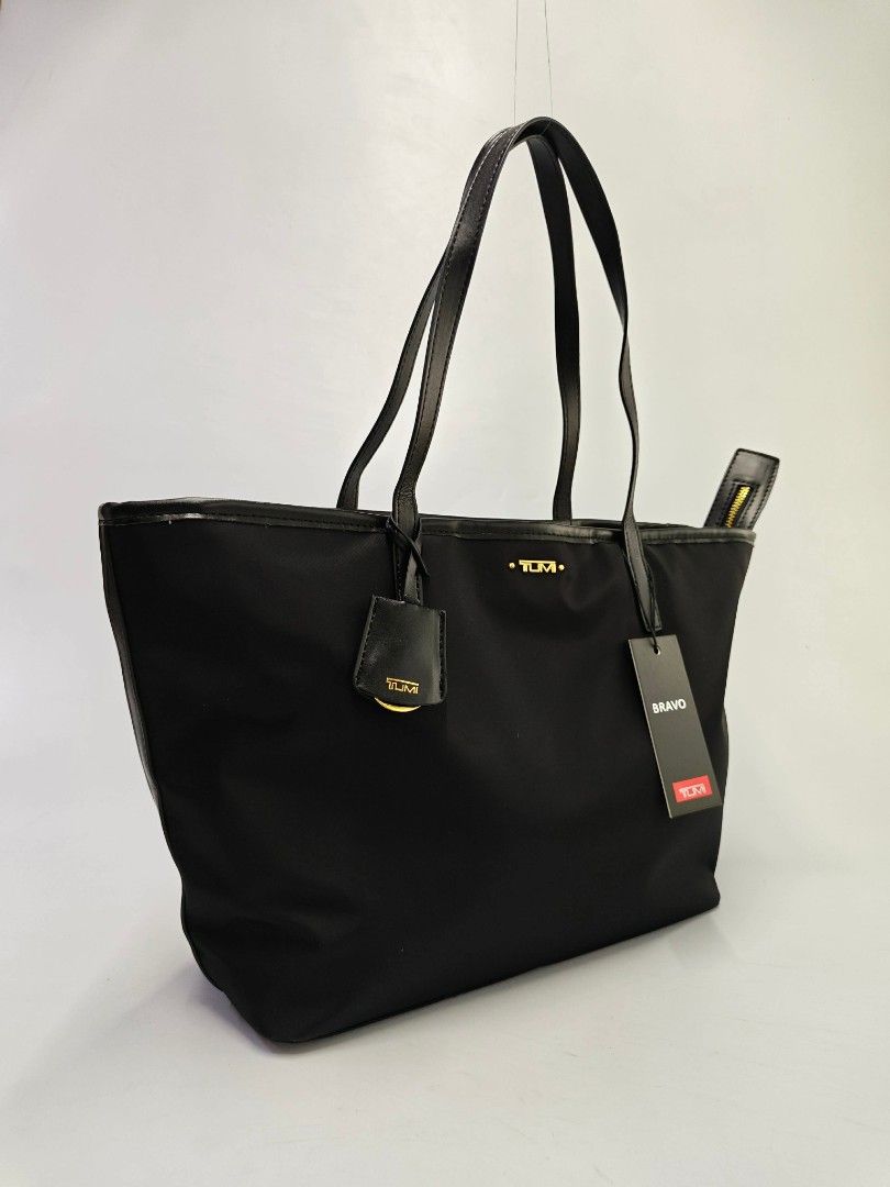 TUMI everyday nylon tote bag (Category: Tote Bags) located in Caloocan City. Submitted by charlie2.0 (Listing ID 1463571884, Image 3). Description: .
