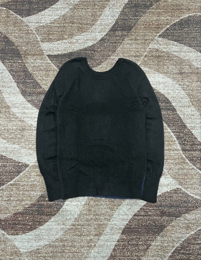 Two-tone Knit Sweatshirt (Category: Longsleeves) located in Rizal. Submitted by ithriftph_ (Listing ID 1463671936, Image 2). Description: 🔻 Details 🔻 Two-tone Knit Sweatshirt Soft Knit style Medium on tag Width: 17" Length: 27" Color rate: 8/10 Condition: 8/10 No issue Price: 149 pesos Reminders: Color may vary due to lighting and your screen resolution. Note: Ready to wear (already washed) Mode of Payment: 📌 Gcash Do not hesitate to DM me for