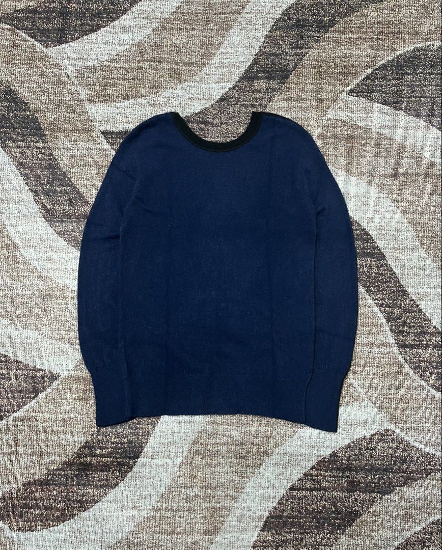 Two-tone Knit Sweatshirt (Category: Longsleeves) located in Rizal. Submitted by ithriftph_ (Listing ID 1463671936, Image 1). Description: 🔻 Details 🔻 Two-tone Knit Sweatshirt Soft Knit style Medium on tag Width: 17" Length: 27" Color rate: 8/10 Condition: 8/10 No issue Price: 149 pesos Reminders: Color may vary due to lighting and your screen resolution. Note: Ready to wear (already washed) Mode of Payment: 📌 Gcash Do not hesitate to DM me for