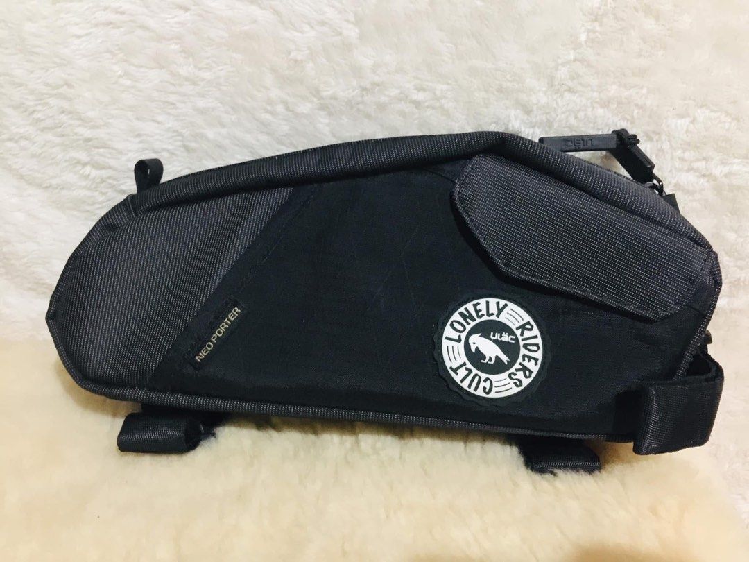 ULAC NEO PORTER Nomadpack Bicycle Frame Bag (Category: Bicycles) located in Baguio. Submitted by izza_thrifty (Listing ID 1463664392, Image 1). Description: - ULAC NEO PORTER Nomadpack frame bag - Color: Black with grey accents - Unique 'Lonely Riders Cult' patch - Secure zipper closure - Includes straps for easy bike frame mounting - Ideal for carrying essentials during rides.