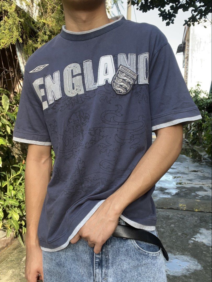 Umbro England Spellout Shirt (Category: Tshirts & Polo Shirts ) located in San Mateo. Submitted by oldgear (Listing ID 1463683466, Image 2). Description: Umbro England Spellout Shirt Size L Dimension L 28inch W 22inch Good condition Issue: slight loose neckline Dm+Details Gcash payment Payment First Via J&T/Lalamove.