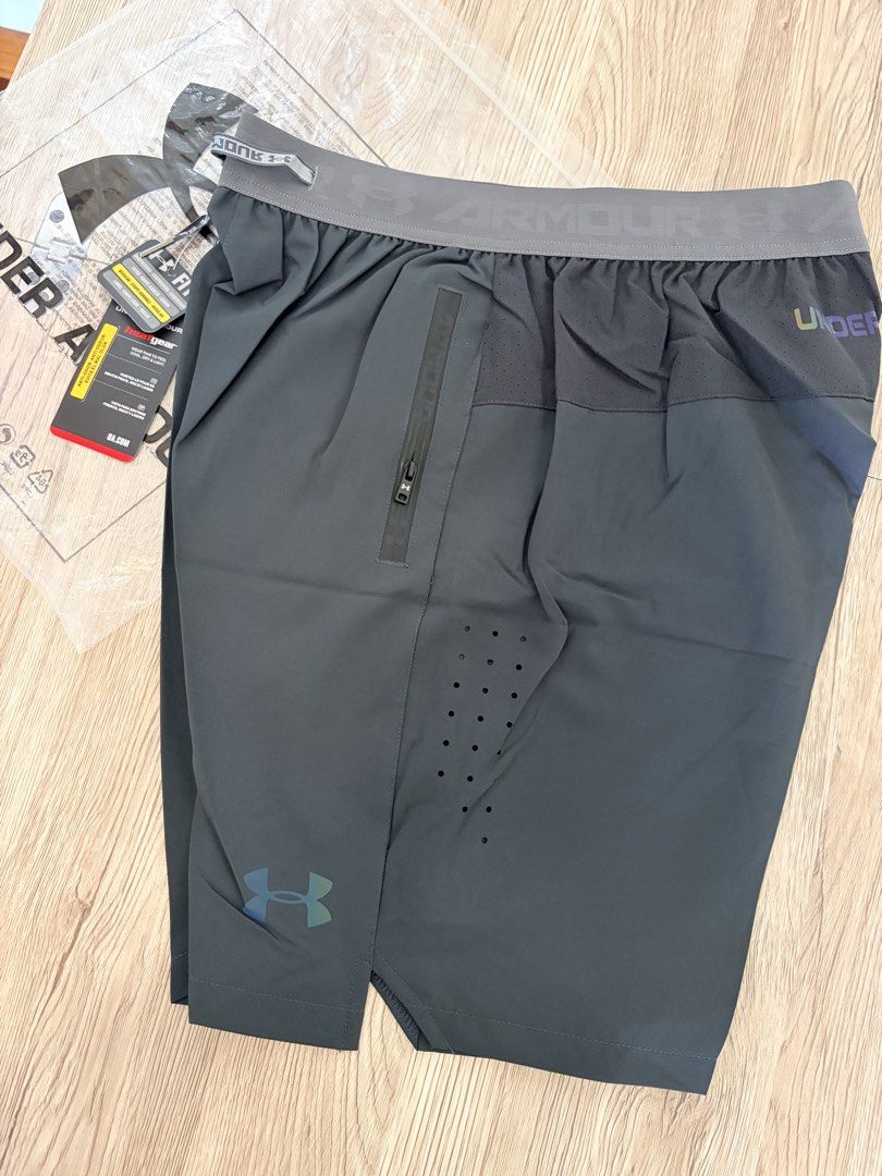 Under armour 運動速乾短褲 （分類：運動褲）位於 Hong Kong。 由 ttbab 提交（商品編號 1463596303，圖片 3）。簡介： XL-腰圍74-80 褲長52 順豐到付。