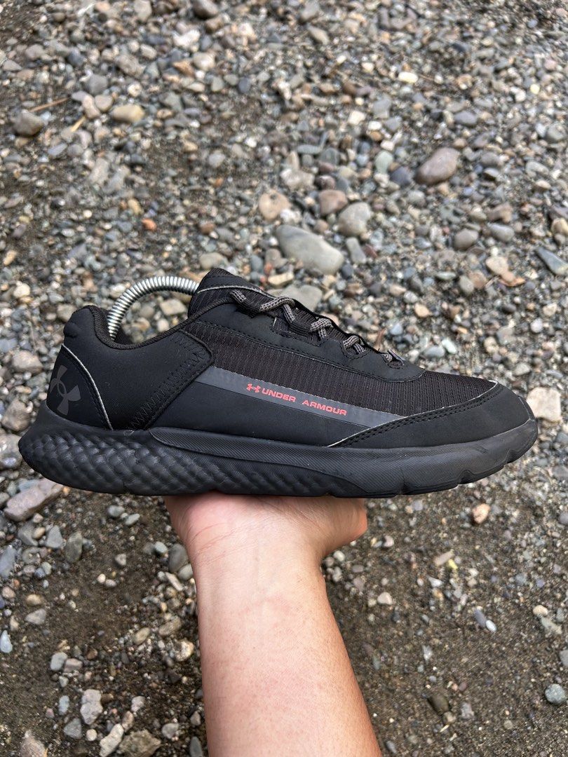 UNDER ARMOUR CHARGED ROGUE 4 (Category: Sneakers) located in Cabanatuan. Submitted by thriftttttt (Listing ID 1463594483, Image 2). Description: SIZE: 8.5 US, 42 EUR, 26.5 CM.