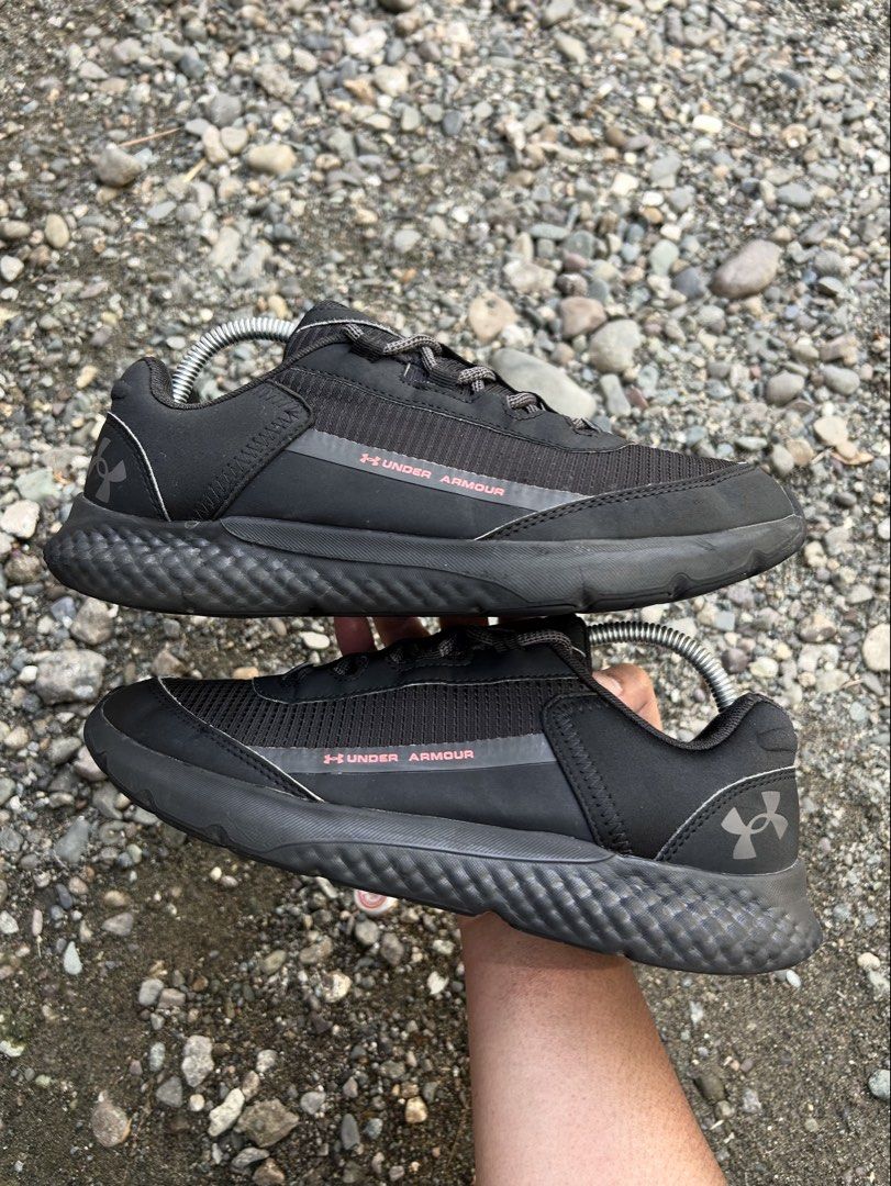 UNDER ARMOUR CHARGED ROGUE 4 (Category: Sneakers) located in Cabanatuan. Submitted by thriftttttt (Listing ID 1463594483, Image 1). Description: SIZE: 8.5 US, 42 EUR, 26.5 CM.