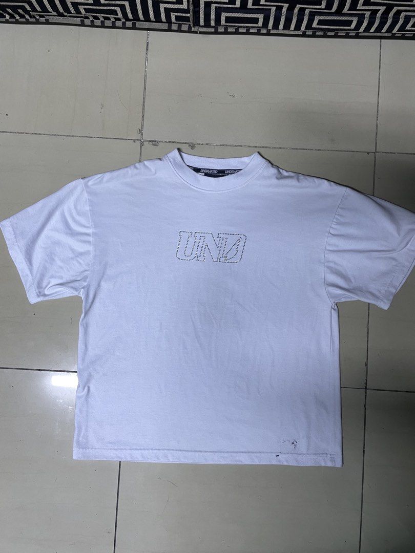 Undrafted white diamond tee size med (Category: Tshirts & Polo Shirts ) located in Manila. Submitted by truebird.f2439c (Listing ID 1463728281, Image 2). Description: - White short-sleeved t-shirt - Features a rhinestone logo with a glitch effect on the front.
