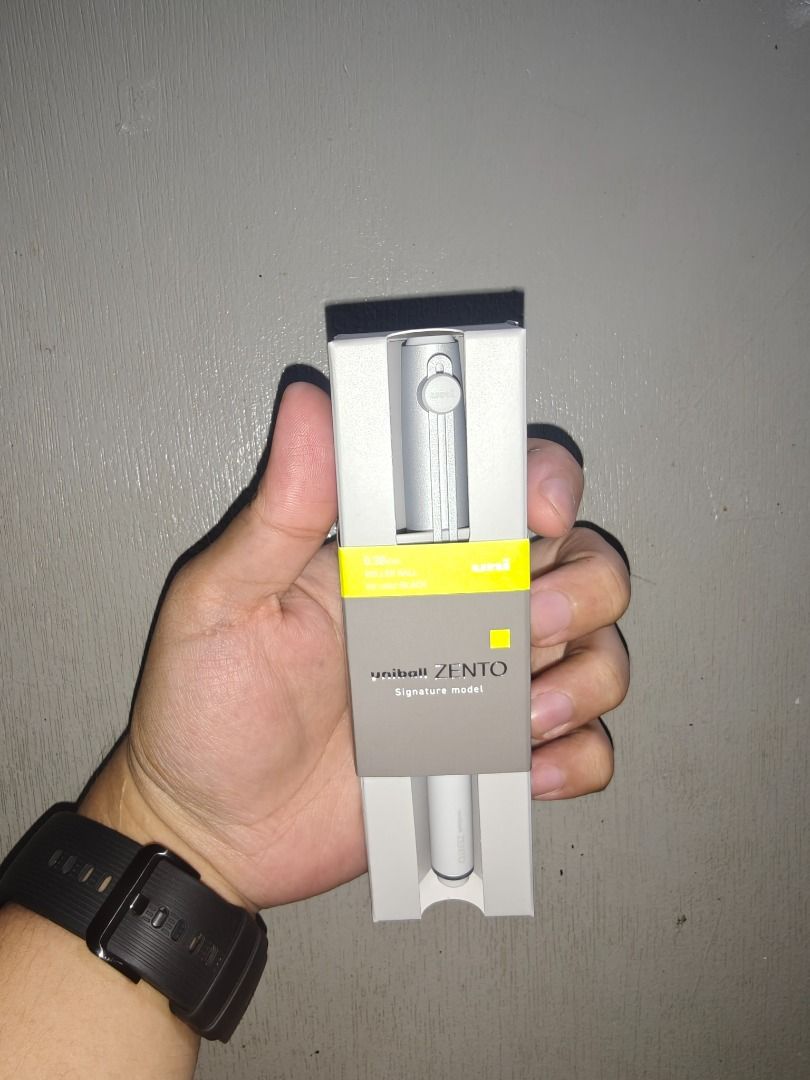 Uniball Zento Signature (Category: Stationery & School Supplies) located in Caloocan City. Submitted by ceasarnotcaesar (Listing ID 1463631589, Image 2). Description: UNIBALL ZENTO SIGNATURE — FOR SALE Silver | 0.38mm — ₱2,600 Champagne Gold | 0.7mm — ₱2,500 Bundle: Both for ₱4,000 📦 Shipping fee to be shouldered by buyer..
