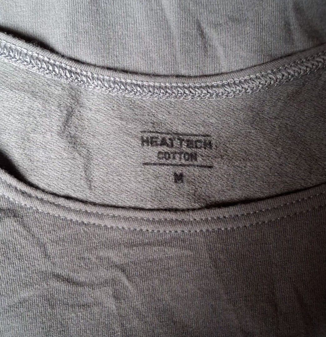 Uniqli Heattech Extra Warm (Category: Longsleeves) located in Caloocan City. Submitted by haydee88 (Listing ID 1463594180, Image 3). Description: 🍒size on tag: medium 🍒color: olive green.