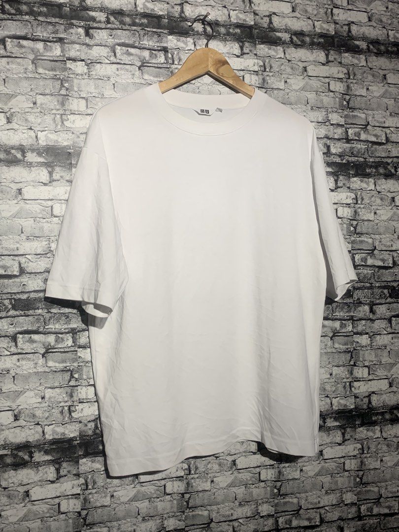 UNIQLO AIRISM (Category: Activewear) located in Manila. Submitted by marksaban81396 (Listing ID 1463676753, Image 3). Description: Size large Width 23 Lenght 27 Color rate 9.9/10 No issues Excellent condition .