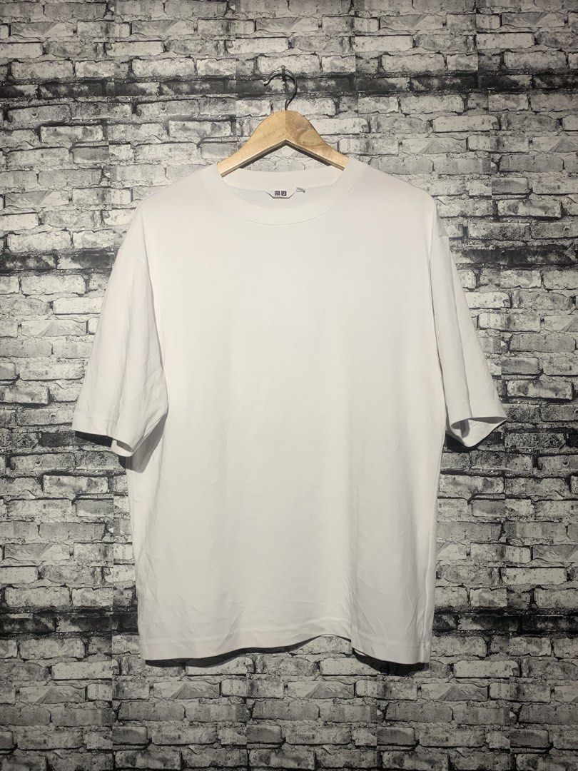 UNIQLO AIRISM (Category: Activewear) located in Manila. Submitted by marksaban81396 (Listing ID 1463676753, Image 2). Description: Size large Width 23 Lenght 27 Color rate 9.9/10 No issues Excellent condition .