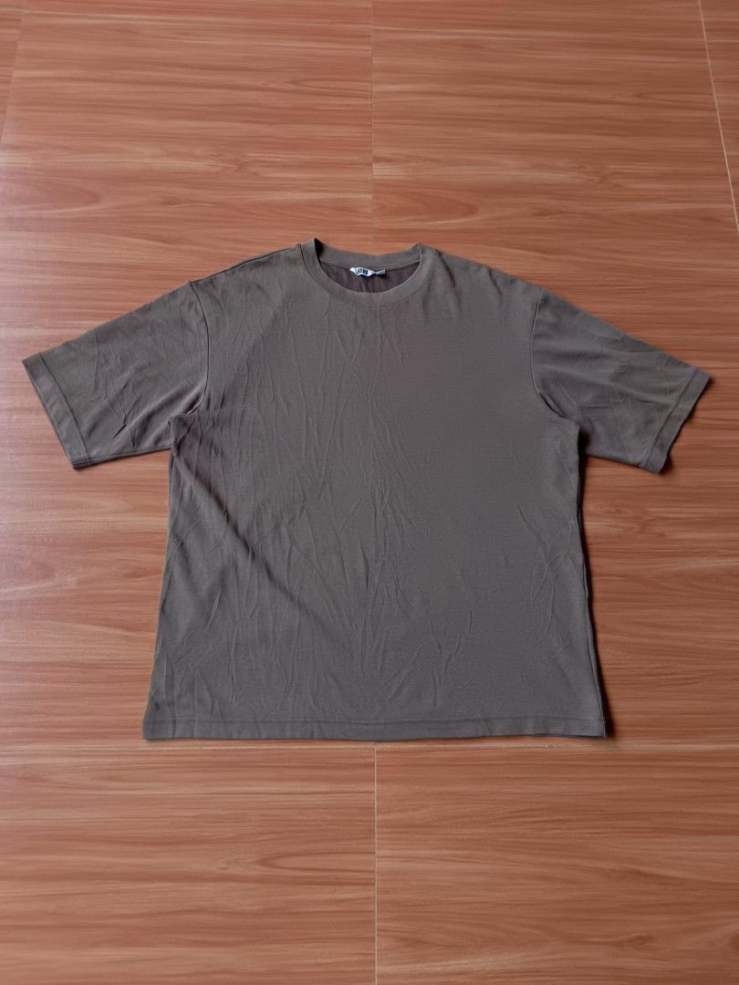 UNIQLO ARISM SHIRT (Category: Tshirts & Polo Shirts ) located in Baybay. Submitted by dathrifted (Listing ID 1463646616, Image 1). Description: UNIQLO ARISM SHIRT XL ON TAG Width- 24 Length- 29 EXCELLENT CONDITION PM if Interested📩📩📩.