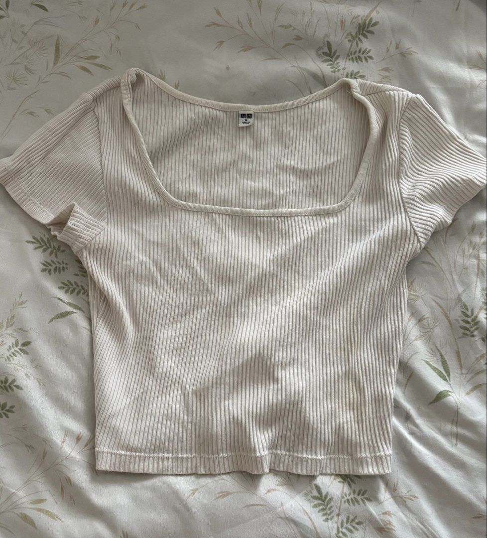 Uniqlo Baby Tee (Category: Shirts) located in Manila. Submitted by hygeia555 (Listing ID 1463741962, Image 1). Description: .