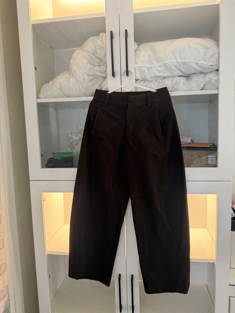 Uniqlo barrel pants (Category: Shorts) located in Quezon City. Submitted by destashingmycloset (Listing ID 1463687005, Image 1). Description: .