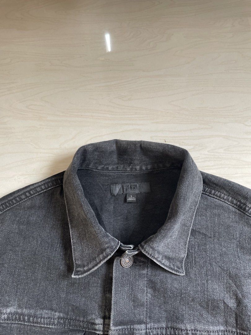 Uniqlo Black Denim Jacket (Category: Coats, Jackets and Outerwear) located in Molave. Submitted by thriftedstore.horse (Listing ID 1463652656, Image 3). Description: Condition- excellent Issue- bullet hole check the last picture Color rate- 9.7/10 W- 22 L- 27.