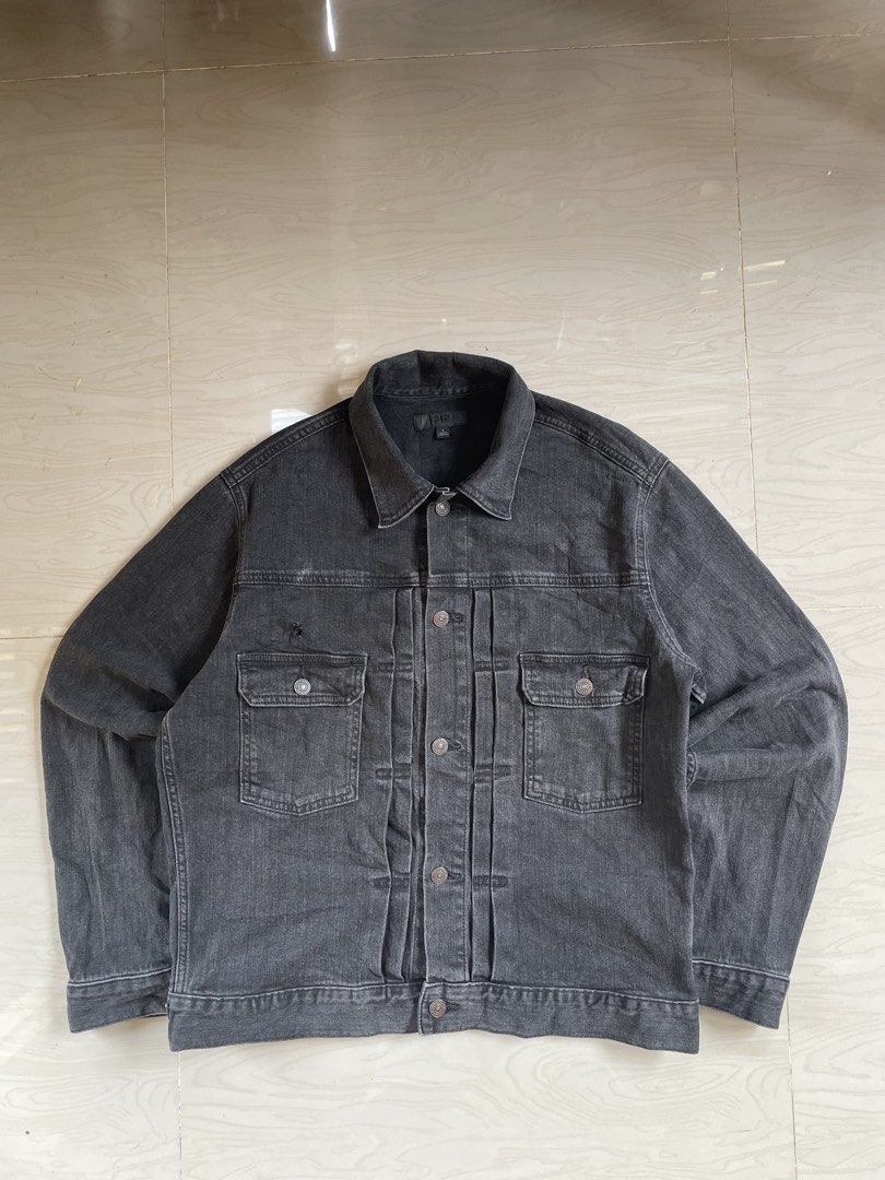 Uniqlo Black Denim Jacket (Category: Coats, Jackets and Outerwear) located in Molave. Submitted by thriftedstore.horse (Listing ID 1463652656, Image 1). Description: Condition- excellent Issue- bullet hole check the last picture Color rate- 9.7/10 W- 22 L- 27.