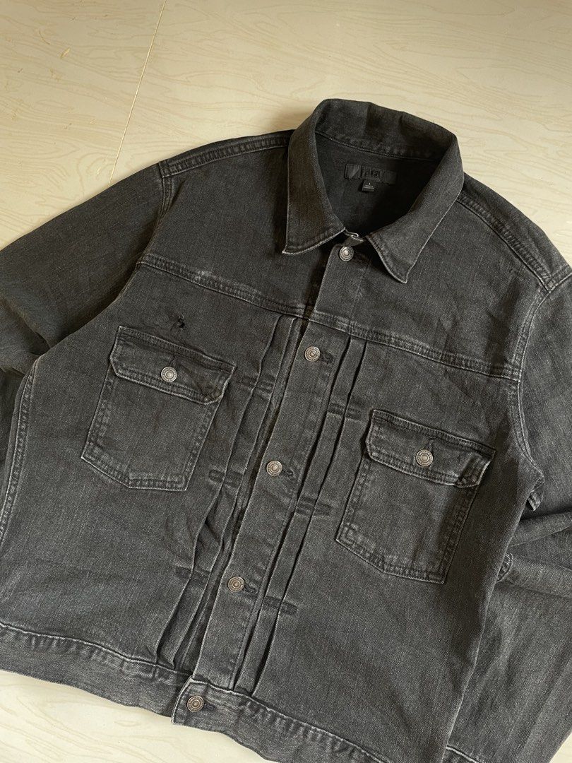 Uniqlo Black Denim Jacket (Category: Coats, Jackets and Outerwear) located in Molave. Submitted by thriftedstore.horse (Listing ID 1463652656, Image 2). Description: Condition- excellent Issue- bullet hole check the last picture Color rate- 9.7/10 W- 22 L- 27.