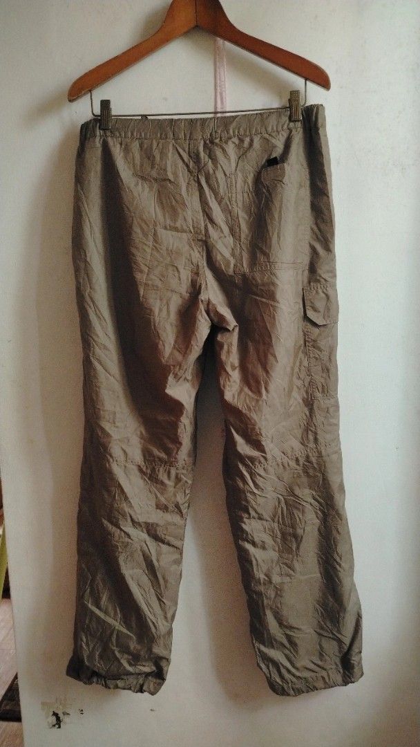 Uniqlo Cargo Pants Beige Drawstring Waist (Category: Trousers) located in Cavite. Submitted by ukaynglahat (Listing ID 1463655364, Image 2). Description: - Uniqlo Beige Cargo Pants - Relaxed Fit - Elastic waistband with drawstring - Two side pockets - One cargo pocket on the left leg - Ideal for casual wear and easy styling - 33-34.
