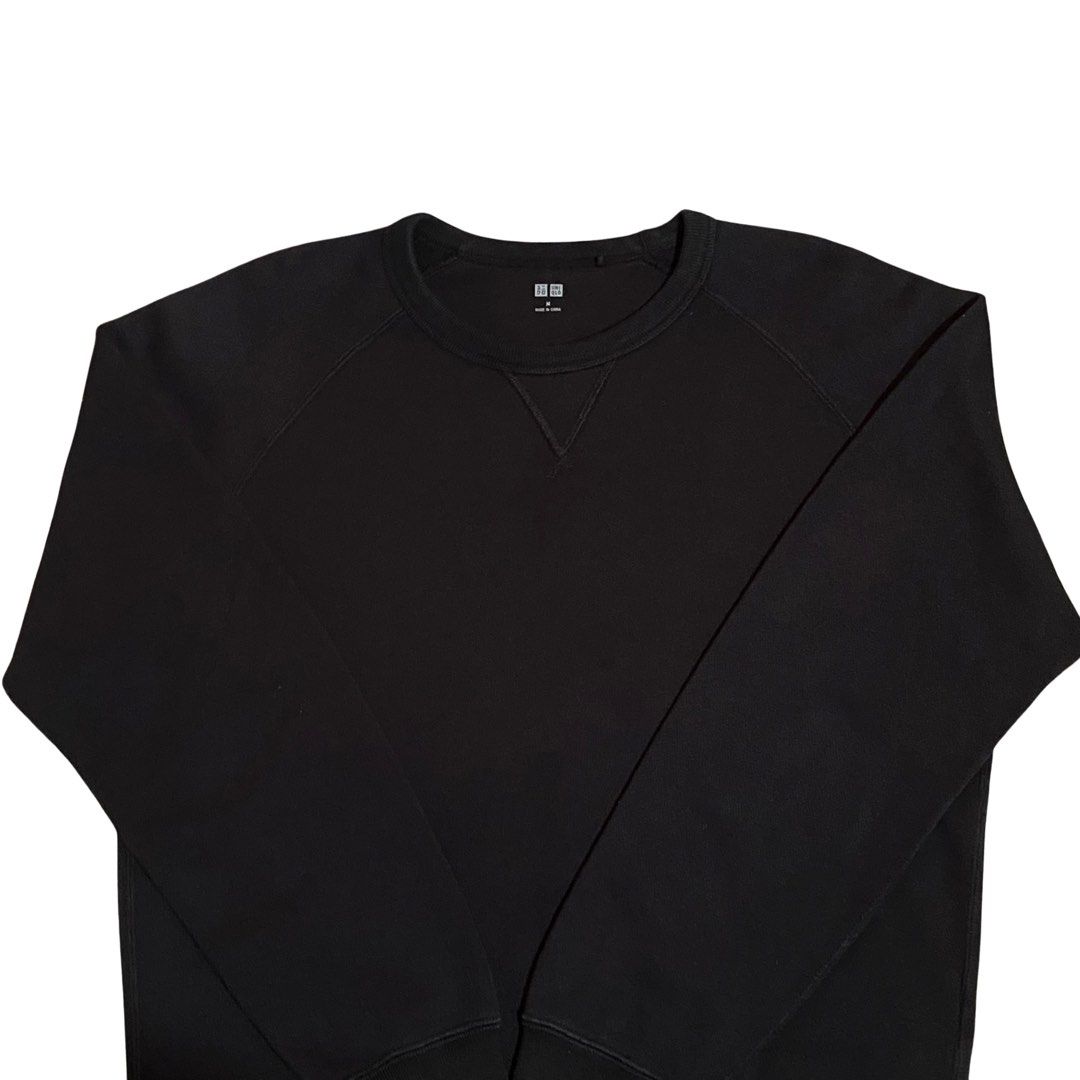 Uniqlo crewneck (Category: Hoodies) located in Cabadbaran. Submitted by 21stera.ph (Listing ID 1463652960, Image 3). Description: Size: Medium brand new condition no issue 22 by 26 Cropped fittings.