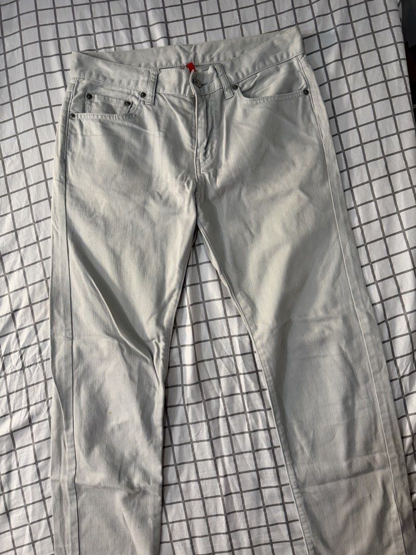 Uniqlo Denim Gray Jeans (Category: Jeans) located in Quezon City. Submitted by pinkystrends.co (Listing ID 1463639498, Image 2). Description: .