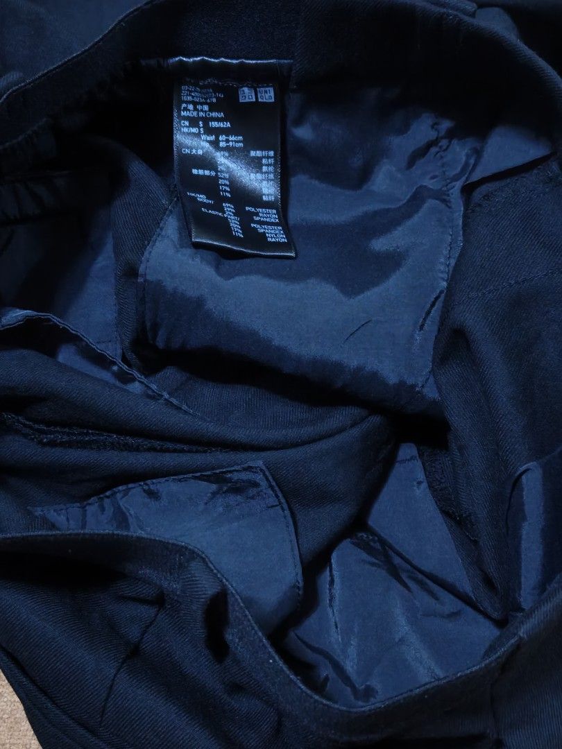 Uniqlo EZY smallBlack Straight Leg Pants (Category: Jeans) located in Baguio. Submitted by jbv.ph (Listing ID 1463573005, Image 3). Description: - Uniqlo Black Straight Leg Pants - Size: Medium (Waist 69-77cm) - Material: Comfortable Polyester Blend - Origin: Made in China - Versatile: Ideal for work or casual wear - Fit: Please check measurements for best fit.