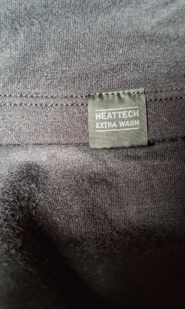Uniqlo Heattech Extra Warm Longsleeves (Category: Babies & Kids Fashion) located in Caloocan City. Submitted by haydee88 (Listing ID 1463601001, Image 3). Description: 🍒size on tag: 130 🍒color: black.