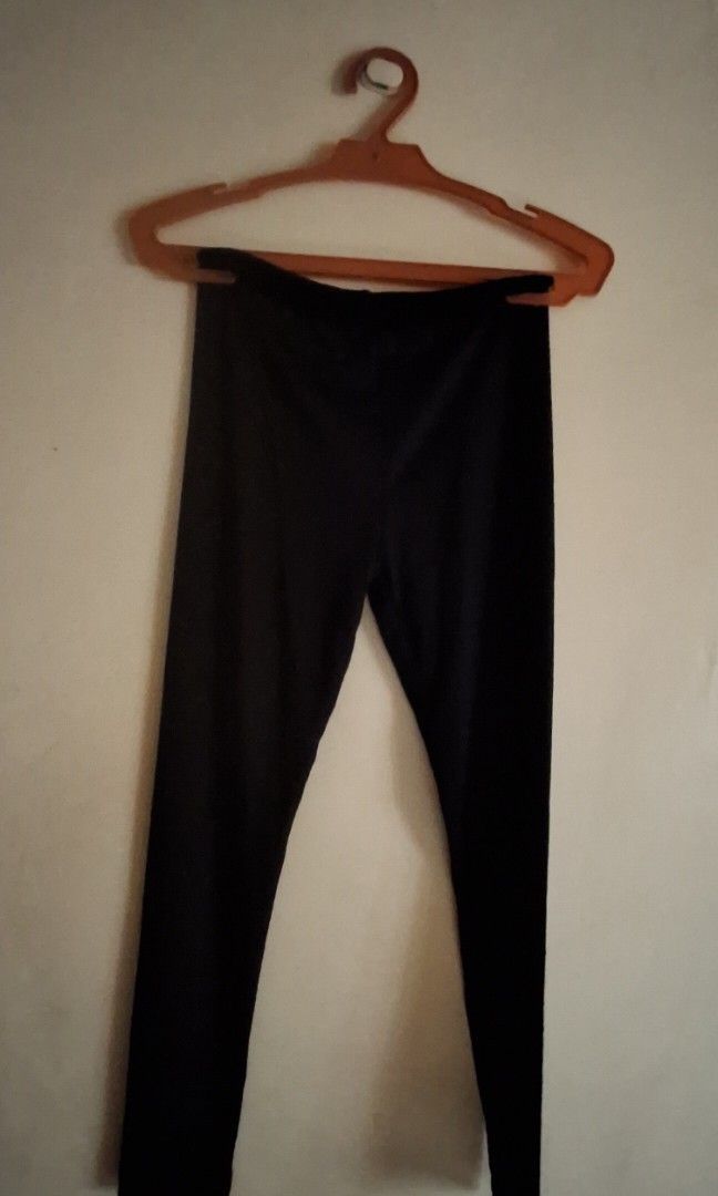 Uniqlo Heattech Leggings (Category: Babies & Kids Fashion) located in Caloocan City. Submitted by haydee88 (Listing ID 1463593361, Image 1). Description: 🍒size: 130 🍒height: 125-135cm 🍒waist: 53-59cm 🍒color:black.