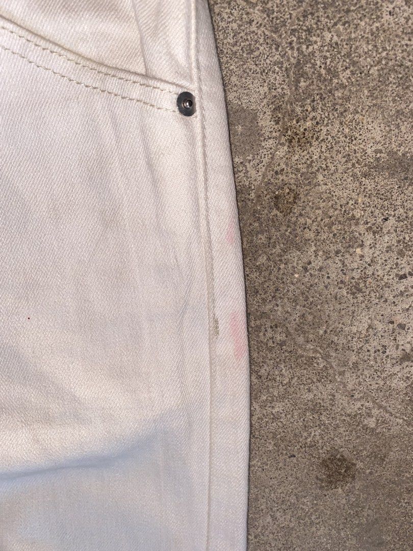UNIQLO JEANS (Category: Jeans) located in Bantayan. Submitted by resuscitate.ph (Listing ID 1463649281, Image 2). Description: UNIQLO JEANS DIRTY WHITE 29 40 8.
