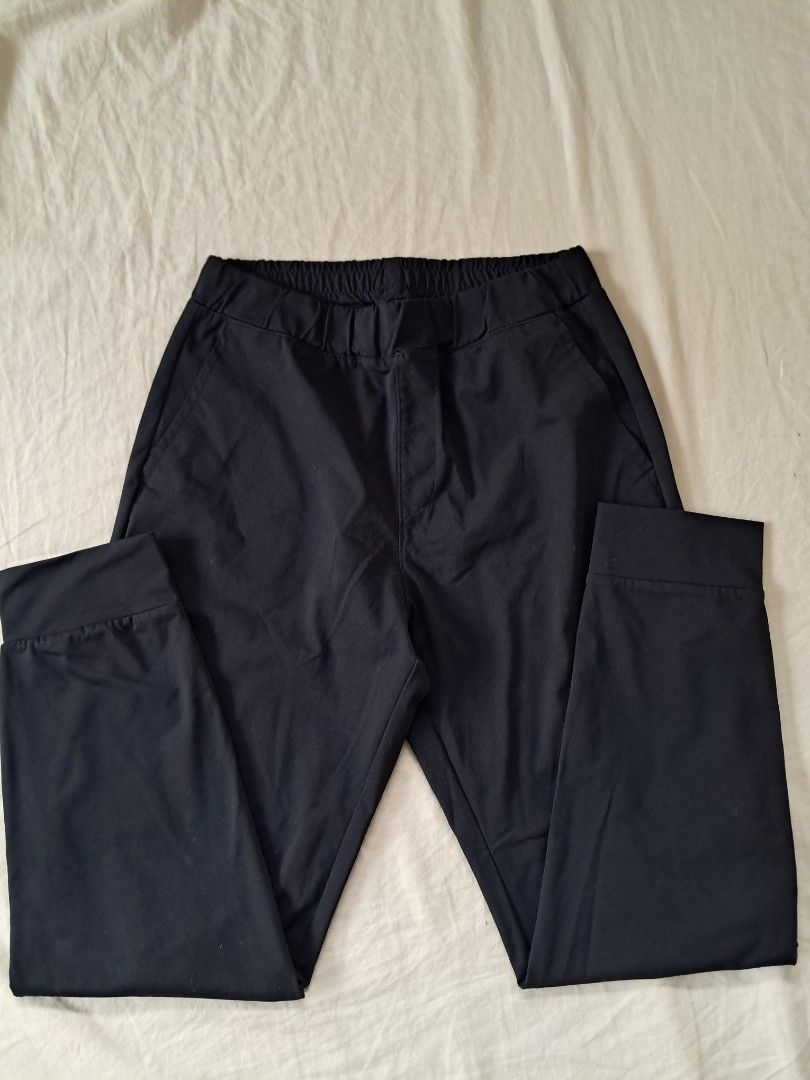 Uniqlo Jogger Pants (Category: Babies & Kids Fashion) located in Valenzuela. Submitted by famsbest (Listing ID 1463686258, Image 1). Description: - Uniqlo Black Jogger Pants - Can be unisex - Size 160 - Garterized.