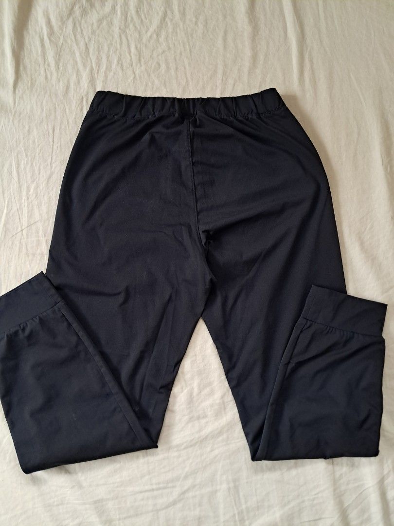 Uniqlo Jogger Pants (Category: Babies & Kids Fashion) located in Valenzuela. Submitted by famsbest (Listing ID 1463686258, Image 2). Description: - Uniqlo Black Jogger Pants - Can be unisex - Size 160 - Garterized.