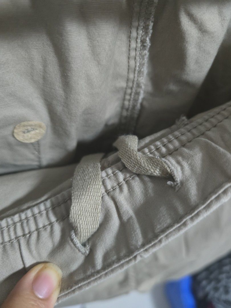 Uniqlo Khaki Cargo Pants with Drawstring Waist (Category: Jeans) located in Pasig City. Submitted by callmemaf (Listing ID 1463574563, Image 2). Description: - Khaki cargo pants - Elastic waistband with drawstring closure - Multiple pockets for ample storage - Comfortable fit for all-day wear - Versatile for casual outings or outdoor adventures - Effortlessly styled with various tops - Ideal for everyday use.