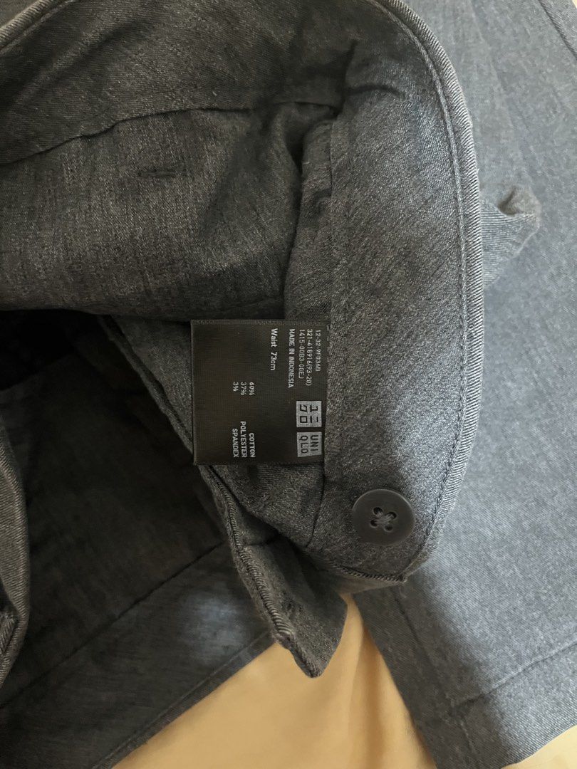 Uniqlo Men's Smart Ankle Pants Grey (Category: Trousers) located in Daraga. Submitted by angelotold10516 (Listing ID 1463725677, Image 2). Description: size shown in pic can ask for more pics js dm me.