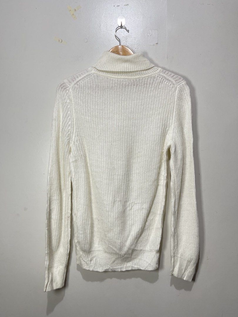 Uniqlo Men’s Wool Turtleneck Sweater (Category: Coats, Jackets and Outerwear) located in Davao. Submitted by yannrussel00 (Listing ID 1463581779, Image 2). Description: Size XS on tag Dimes W17 x L28 via tape measure Condition 10/10 No issue. Need wash only REMINDER‼️ Items will be marked SOLD once sold. I will no longer reply to messages asking if the item is available..