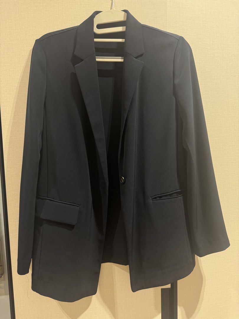 Uniqlo Navy Blazer (Category: Coats, Jackets and Outerwear) located in Quezon City. Submitted by envti (Listing ID 1463703097, Image 1). Description: - Uniqlo Navy Blue Blazer - Single button closure - Two front pockets - Material: Polyester and Spandex blend - Versatile: Great for work or casual outfits.