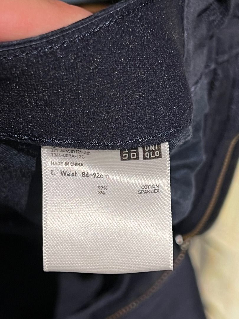Uniqlo Navy Chinos | L (Category: Chinos) located in Caloocan City. Submitted by gabekristof (Listing ID 1463592968, Image 3). Description: Navy chinos with front and back pockets. Size: L; waist 84–92 cm (as labelled). Pre-loved and in good condition. No tears or stains. Price is fixed. Delivery via LBC, J&T or Lalamove. Meetup near DLSU along Taft Avenue can be arranged..