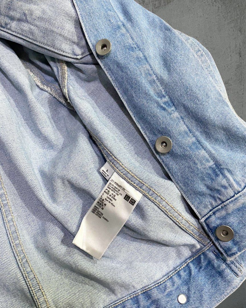 Uniqlo Oversized Denim Jacket(Large) (Category: Tshirts & Polo Shirts ) located in Manila. Submitted by uniqssentials.co (Listing ID 1463712123, Image 2). Description: Malabon City Meet up/Jnt/Lalamove Delivery Gcash/GoTyme/Maribank.