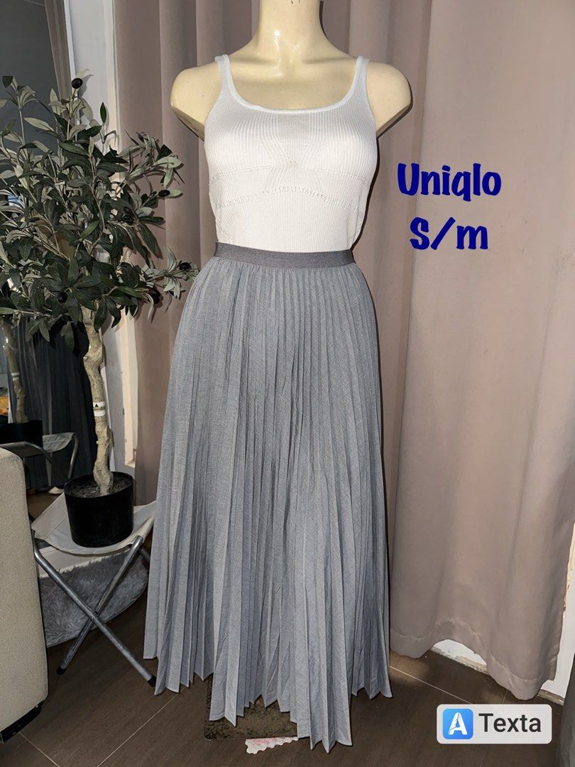 Uniqlo pleated skirt (Category: Skirts) located in Lubao. Submitted by queenvictorious (Listing ID 1463738699, Image 1). Description: .