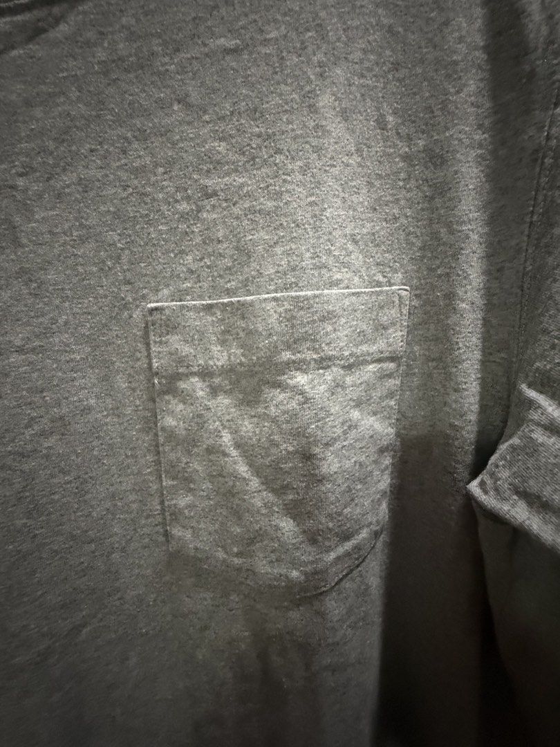 Uniqlo Pocket Tee (Category: Tshirts & Polo Shirts ) located in Muntinlupa City. Submitted by itsprelovednow (Listing ID 1463681631, Image 3). Description: .