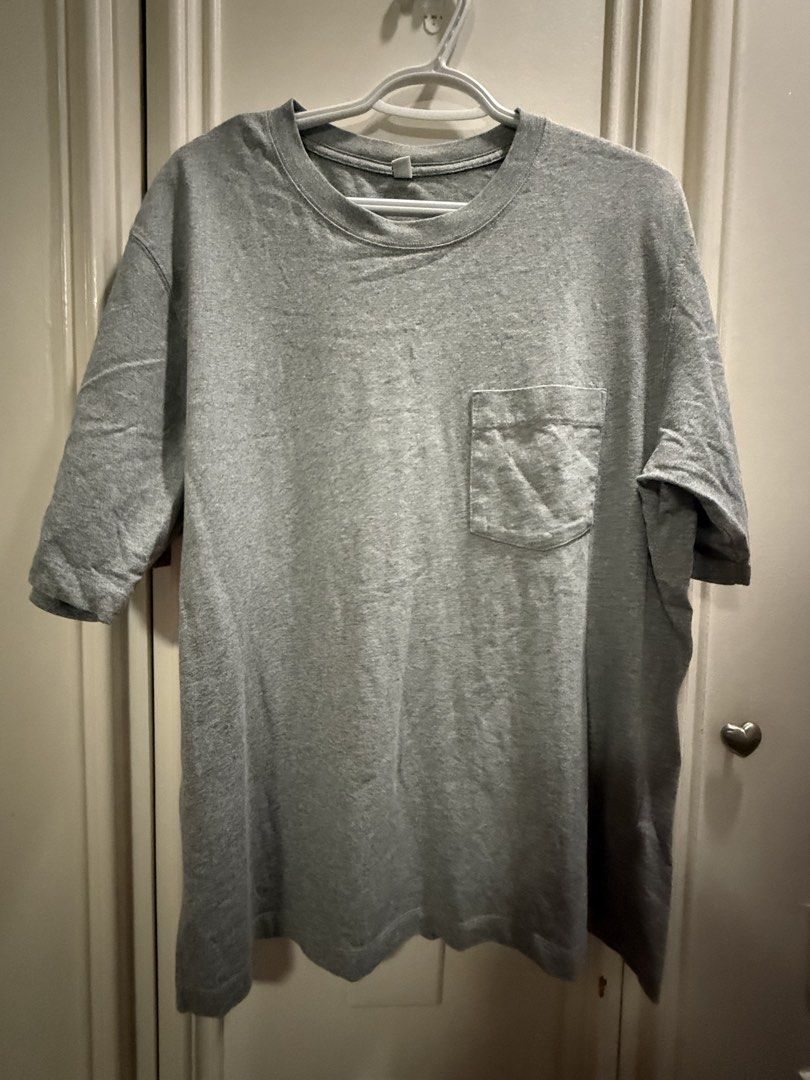 Uniqlo Pocket Tee (Category: Tshirts & Polo Shirts ) located in Muntinlupa City. Submitted by itsprelovednow (Listing ID 1463681631, Image 2). Description: .