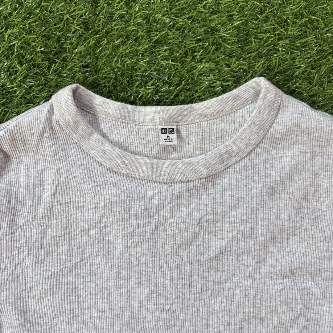 Uniqlo Ribbed Top (Category: Blouses) located in Legazpi City. Submitted by lover0se (Listing ID 1463557311, Image 2). Description: Uniqlo ribbed top • M on tag • like new.