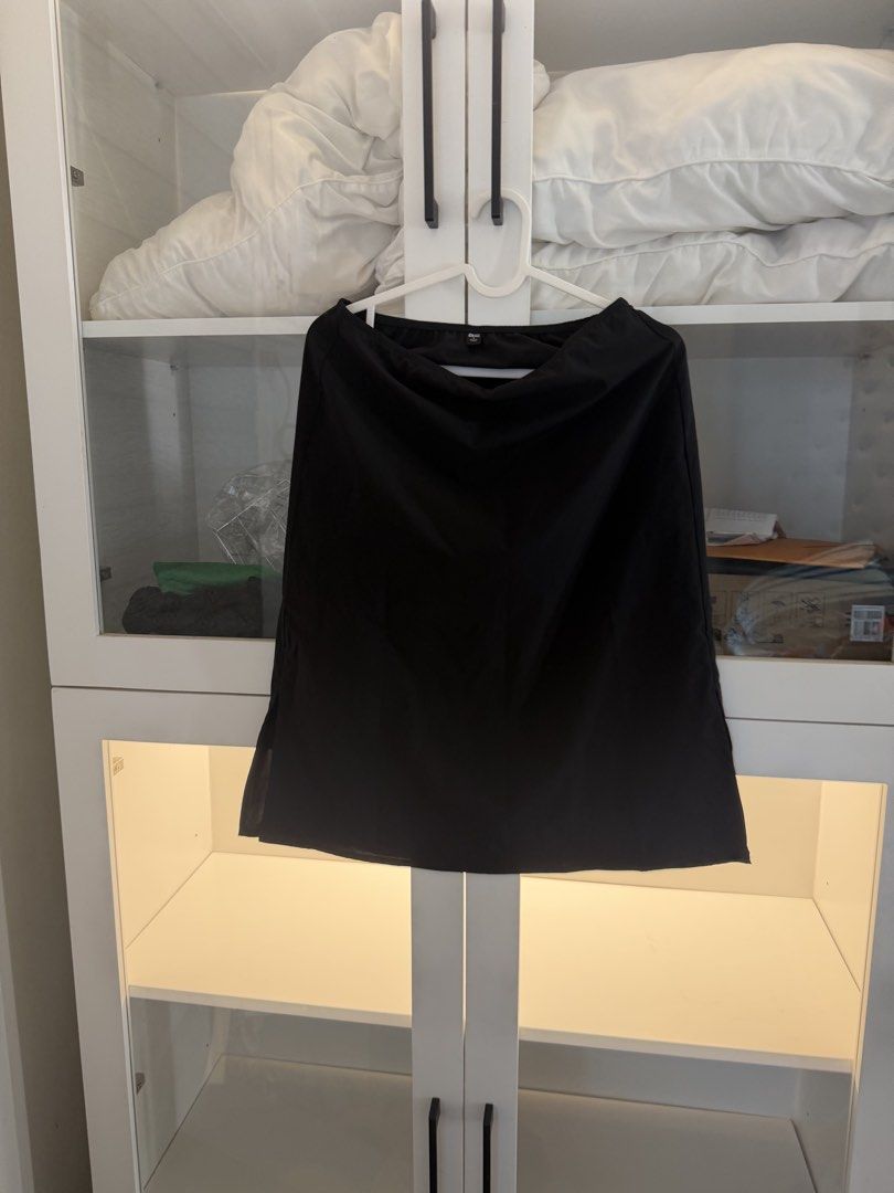 Uniqlo skirt maxi (Category: Skirts) located in Quezon City. Submitted by destashingmycloset (Listing ID 1463687960, Image 1). Description: .