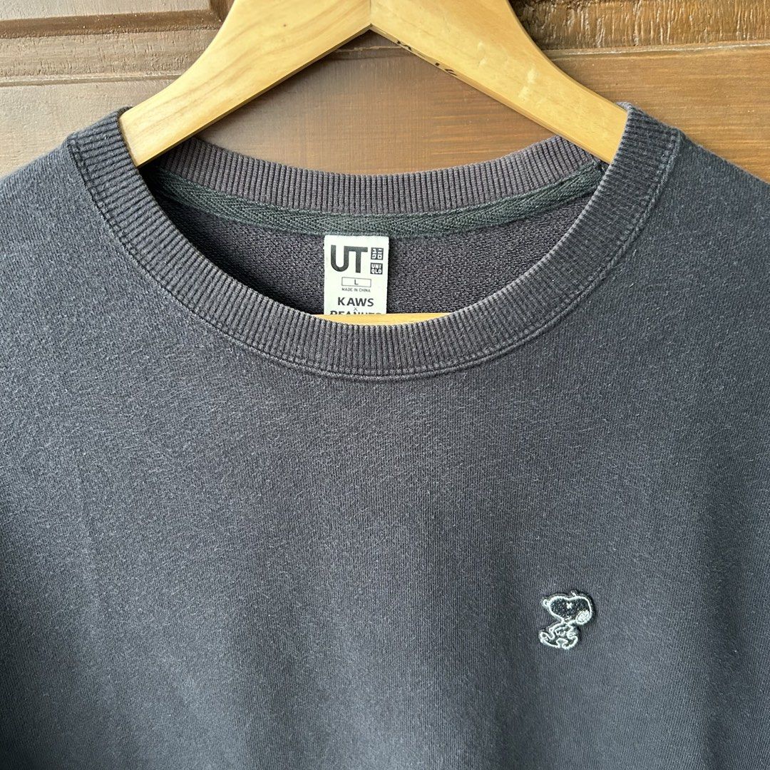 Uniqlo Snoopy x Kaws Patch Sweatshirt (Category: Coats, Jackets and Outerwear) located in Dagupan City. Submitted by macavex (Listing ID 1463645886, Image 2). Description: L on tag 21” x 25” 9/10 color rate Unnoticeable stain*.