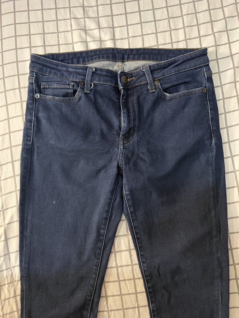 Uniqlo Stretch Pants (Category: Jeans) located in Quezon City. Submitted by pinkyswearshop (Listing ID 1463635522, Image 2). Description: .