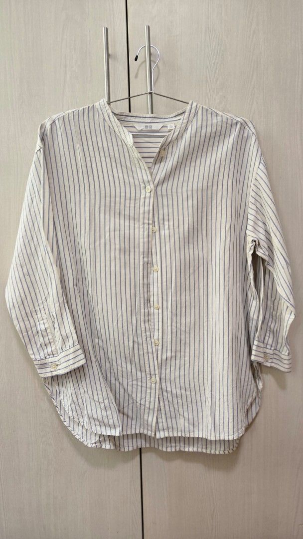 Uniqlo Striped Linen (Category: Shirts) located in Manila. Submitted by gratsimaravilla (Listing ID 1463626372, Image 1). Description: - Uniqlo Blue Pinstripe Shirt - Material: Linen and Rayon Blend - Style: Button-up front - Size: Large (L) - Perfect for casual wear or layering RFS: Decluttering!.