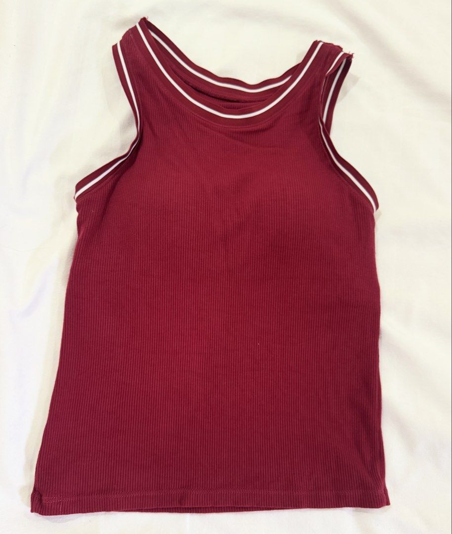 Uniqlo Style Padded Top Surplus Brand (Category: Sleeveless) located in Macabebe. Submitted by virgoluxe.co (Listing ID 1463620518, Image 1). Description: .