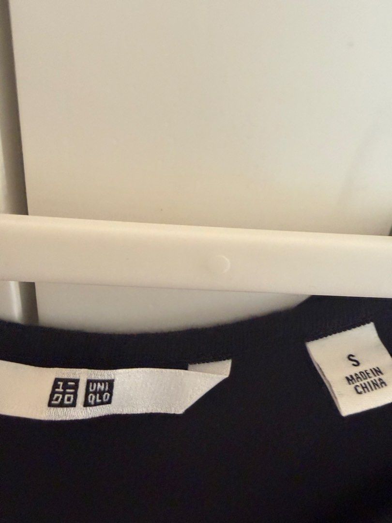 Uniqlo top (Category: Longsleeves) located in Quezon City. Submitted by destashingmycloset (Listing ID 1463686701, Image 2). Description: .